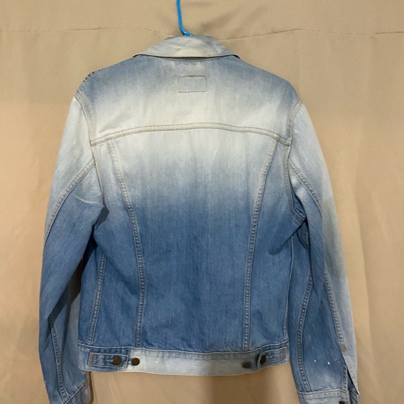 One of a kind Levi’s jean jacket - Picture 6 of 6